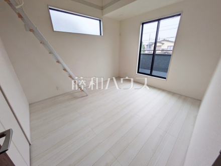 ≪居室≫各居室は2面採光により、明るく開放的な空間となっています。 【調布市深大寺元町4丁目】/撮影日2025/10/31