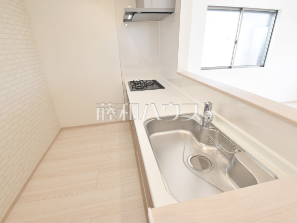 1号棟 キッチン 【東大和市奈良橋6丁目】
使いやすくスタイリッシュなシステムキッチンには、毎日お使いになる方の視点が存分に活かされています。 1号棟 キッチン 【東大和市奈良橋6丁目】
使いやすくスタイリッシュなシステムキッチンには、毎日お使いになる方の視点が存分に活かされています。