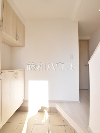 1号棟 玄関 【東大和市奈良橋6丁目】 1号棟 玄関 【東大和市奈良橋6丁目】