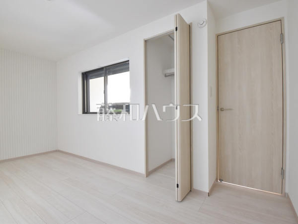 1号棟 居室 【東大和市奈良橋6丁目】
部屋の雰囲気や広さ・眺望・間取りの使い勝手など、是非一度、ご自身の目で確かめてみてください。 1号棟 居室 【東大和市奈良橋6丁目】
部屋の雰囲気や広さ・眺望・間取りの使い勝手など、是非一度、ご自身の目で確かめてみてください。