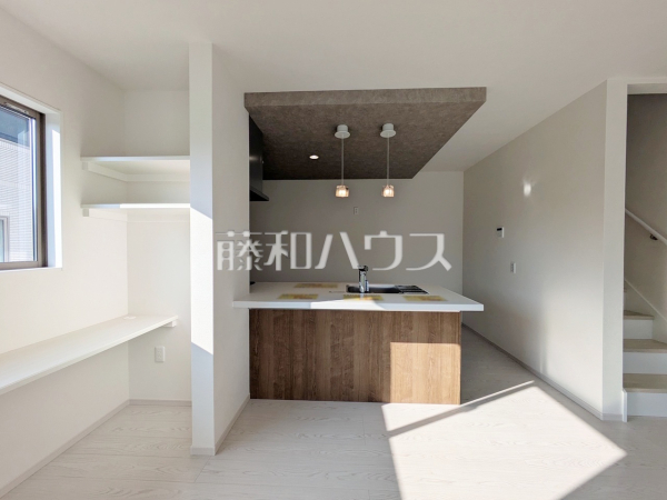 1号棟 キッチン 【春日井市下津町】ご家族団らんの対面式キッチン
1号棟 キッチン 【春日井市下津町】ご家族団らんの対面式キッチン