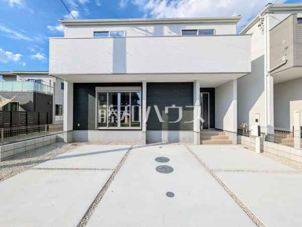 1号棟 外観 【春日井市下津町】モノトーンを中心とした配色の現代的なデザイン。直線的ですっきりとしたスクエアなデザインが、お客様のお住まいを都会的に印象づけます。 1号棟 外観 【春日井市下津町】モノトーンを中心とした配色の現代的なデザイン。直線的ですっきりとしたスクエアなデザインが、お客様のお住まいを都会的に印象づけます。