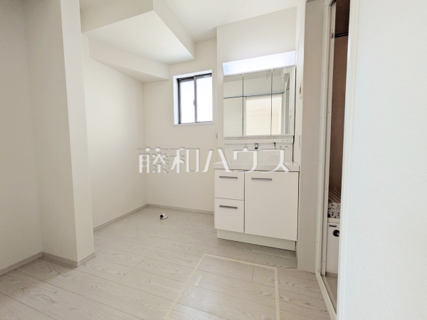 1号棟 洗面室 【春日井市下津町】洗面室は、急いでいる朝でも二人で使える広さになっております。 1号棟 洗面室 【春日井市下津町】洗面室は、急いでいる朝でも二人で使える広さになっております。