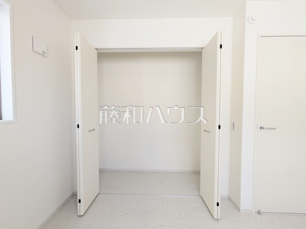 1号棟 収納 【春日井市下津町】各居室にはクローゼットを完備し、家具を置くスペースが確保しやすい設計がされております。 1号棟 収納 【春日井市下津町】各居室にはクローゼットを完備し、家具を置くスペースが確保しやすい設計がされております。