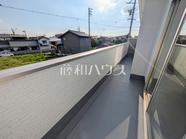 2号棟 バルコニー 【春日井市下津町】南向きのバルコニーは日差しもたっぷり注ぎ、お洗濯物もよく乾きます。 2号棟 バルコニー 【春日井市下津町】南向きのバルコニーは日差しもたっぷり注ぎ、お洗濯物もよく乾きます。