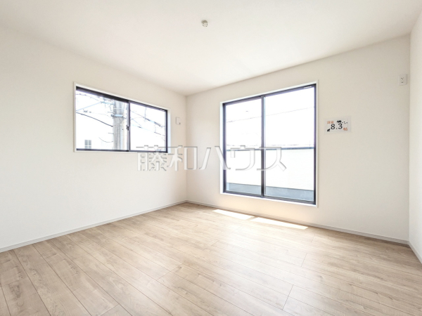 居室 【立川市西砂町2丁目】明るさと通風に配慮した2面採光の居室で、一人ひとりのプライベートタイムが充実したものになります。 居室 【立川市西砂町2丁目】明るさと通風に配慮した2面採光の居室で、一人ひとりのプライベートタイムが充実したものになります。