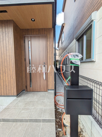 A号棟 玄関/郵便受け 【八王子市犬目町】 A号棟 玄関/郵便受け 【八王子市犬目町】
