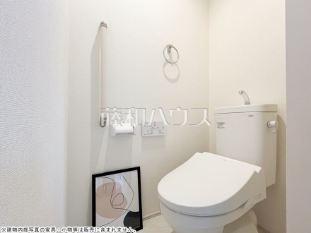 3号棟 モデルハウス(トイレ) 【西東京市芝久保町3丁目】 清潔な空間を保ちたいトイレはオフホワイトでまとめました。 /撮影日2025/07/10