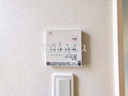 24時間換気システム 24時間換気システムにより、花粉・PM2.5などの微小粒子物質の侵入を防ぎ、快適な室内を保ちます。
/撮影日2025/09/26