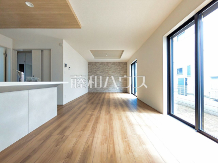 5号棟 リビング 【西東京市芝久保町3丁目】 平日のご案内も可能です。まずはお気軽にお問合せ下さいませ。 /撮影日2025/09/30