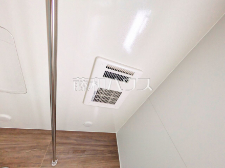 浴室乾燥機(浴室内上部)
雨の日の強い味方!浴室換気乾燥機付きユニットバスで洗濯物が乾かせます/撮影日2025/09/30