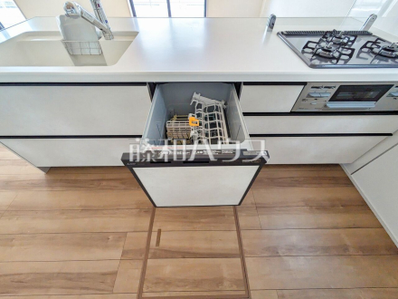 食器洗浄乾燥機 食器が出し入れしやすいスライドオープン式の食器洗浄乾燥機 /撮影日2025/09/30