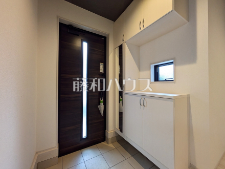 8号棟 玄関 【西東京市芝久保町3丁目】/撮影日2025/11/10