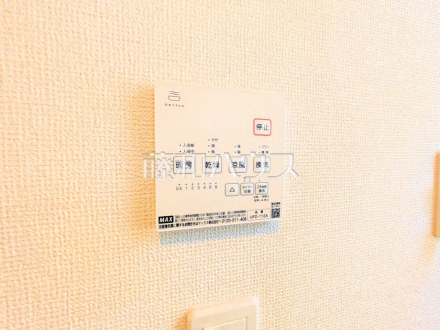 24時間換気システム 24時間換気システムにより、花粉・PM2.5などの微小粒子物質の侵入を防ぎ、快適な室内を保ちます。
/撮影日2025/07/24