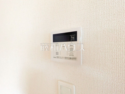 浴室給湯リモコン 追焚き機能付きなので、生活時間の違う家族に便利です。 /撮影日2025/06/26