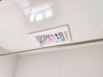 浴室乾燥機(浴室内上部) 雨の日の強い味方!浴室換気乾燥機付きユニットバスで洗濯物が乾かせます。
/撮影日2025/06/26
