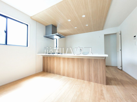 11号棟 対面式のカウンターキッチンは、いつでもご家族を感じられる空間作りの重要ポイントになりそうです。 【西東京市芝久保町3丁目】/撮影日2025/06/26