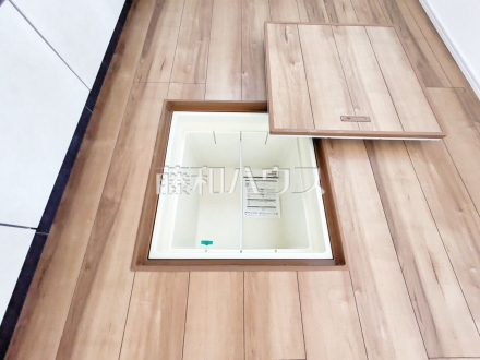 12号棟 キッチンの床下収納は、パントリー代わりのストック場所としても活用できます! 【西東京市芝久保町3丁目】/撮影日2025/06/26