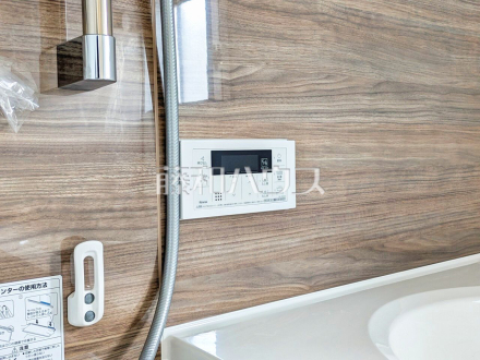 浴室給湯リモコン 追焚き機能付きなので、生活時間の違う家族に便利です。 /撮影日2025/06/26