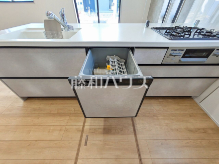 食器洗浄乾燥機 食洗機は水仕事を軽減するとともに、手洗いに比べ節水効果も期待できます。 /撮影日2025/06/27