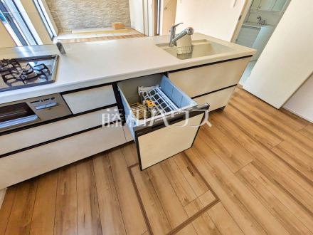 食器洗浄乾燥機 食器が出し入れしやすいスライドオープン式の食器洗浄乾燥機 /撮影日2025/09/29