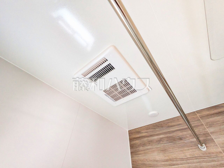 浴室乾燥機(浴室内上部) 雨の日の強い味方!浴室換気乾燥機付きユニットバスで洗濯物が乾かせます。
/撮影日2025/09/29