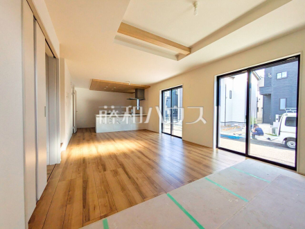 15号棟 リビング 【西東京市芝久保町3丁目】 物件の事、諸費用の事など、小さな疑問もお気軽にご連絡・ご相談下さい。 /撮影日2025/09/29