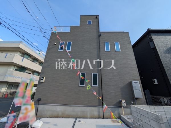 直線的ですっきりとしたスクエアなデザインが、お客様のお住まいを都会的に印象づけます。 【清瀬市中里5丁目】
直線的ですっきりとしたスクエアなデザインが、お客様のお住まいを都会的に印象づけます。 【清瀬市中里5丁目】