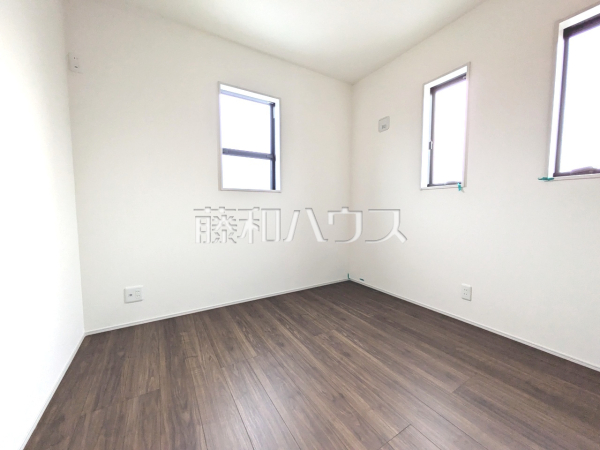 1号棟 居室 【日野市旭が丘5丁目】各居室は2面採光により、明るく開放的な空間となっています。 1号棟 居室 【日野市旭が丘5丁目】各居室は2面採光により、明るく開放的な空間となっています。