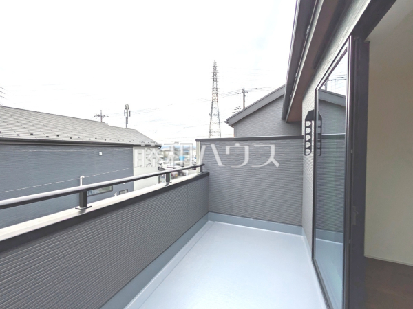 1号棟 バルコニー 【日野市旭が丘5丁目】
南向きのバルコニーは日差しもたっぷり注ぎ、お洗濯物もよく乾きます。 1号棟 バルコニー 【日野市旭が丘5丁目】
南向きのバルコニーは日差しもたっぷり注ぎ、お洗濯物もよく乾きます。