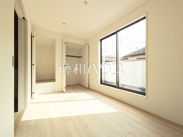 明るいカラーが採用されたお部屋は居室やワークスペースとして気持ち良く過ごせそうですね。 【新座市片山1丁目】 明るいカラーが採用されたお部屋は居室やワークスペースとして気持ち良く過ごせそうですね。 【新座市片山1丁目】