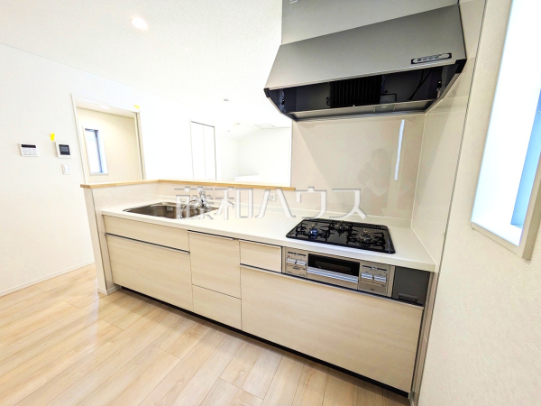 カウンターキッチン越しでの会話が、家族団らんのスタートです♪ 【新座市片山1丁目】 カウンターキッチン越しでの会話が、家族団らんのスタートです♪ 【新座市片山1丁目】