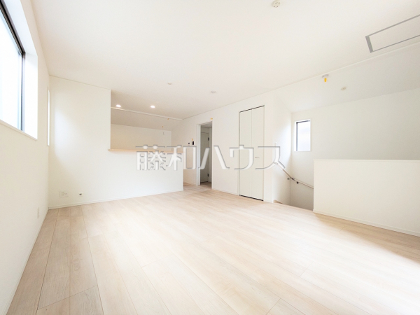 リビング 【新座市片山1丁目】 リビング 【新座市片山1丁目】