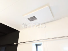 浴室換気乾燥機 【新座市片山1丁目】幼い子供がいると汚れものが多く、いつでも洗濯物を干せるのが嬉しい浴室換気乾燥機! 浴室換気乾燥機 【新座市片山1丁目】幼い子供がいると汚れものが多く、いつでも洗濯物を干せるのが嬉しい浴室換気乾燥機!