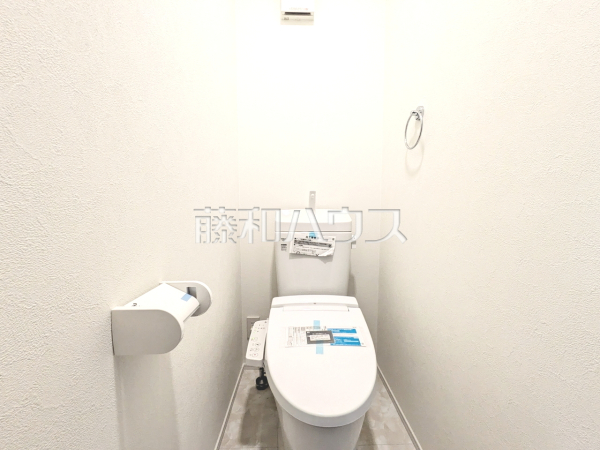 トイレ 【日野市百草】各階にトイレがあると、階段の上り下りをせずに済むため就寝時なども便利です。 トイレ 【日野市百草】各階にトイレがあると、階段の上り下りをせずに済むため就寝時なども便利です。