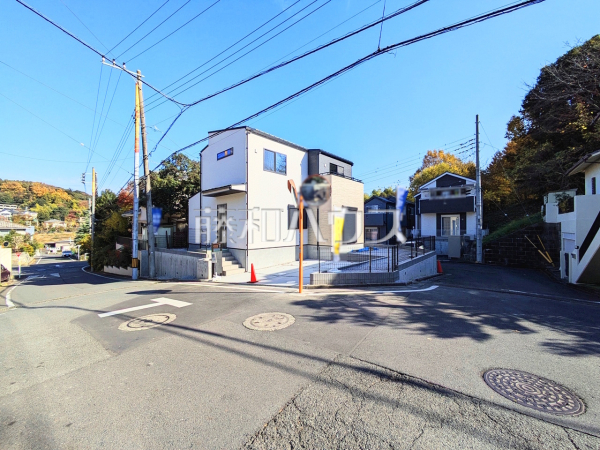 接道状況および現場風景 【日野市百草】 接道状況および現場風景 【日野市百草】