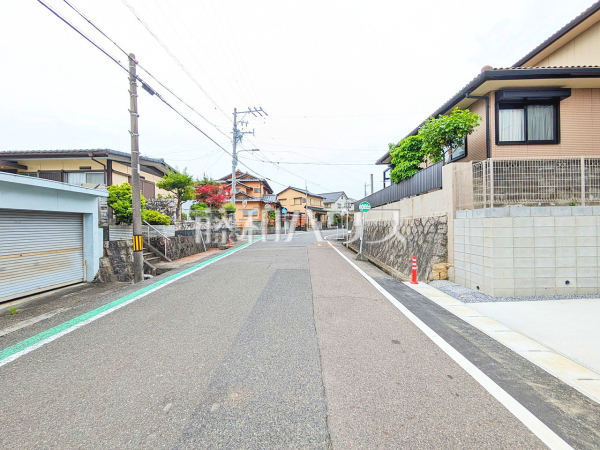 接道状況および現場風景 【小牧市大字久保一色】 接道状況および現場風景 【小牧市大字久保一色】