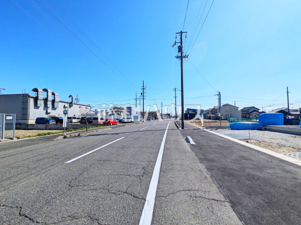 接道状況および現場風景 【北名古屋市鍜治ケ一色西一丁目】 接道状況および現場風景 【北名古屋市鍜治ケ一色西一丁目】