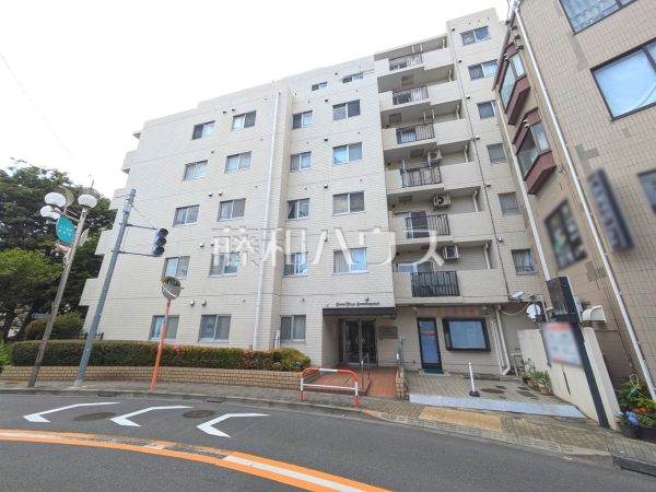 南向きのバルコニーは日差しもたっぷり注ぎ、お洗濯物もよく乾きます。【ライオンズプラザ花小金井】外観
南向きのバルコニーは日差しもたっぷり注ぎ、お洗濯物もよく乾きます。【ライオンズプラザ花小金井】外観
