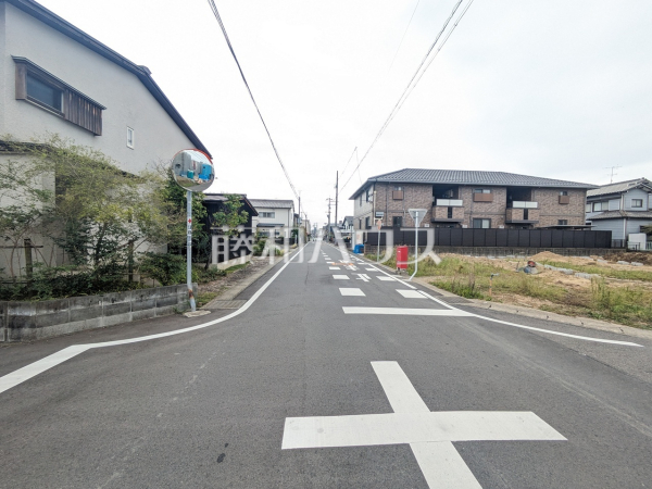 接道状況および現場風景 【北名古屋市薬師寺山浦】 接道状況および現場風景 【北名古屋市薬師寺山浦】