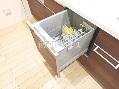 食器洗浄乾燥機 【練馬区三原台3丁目】食後の片付けもラクに、毎日の家事を時短できるようキッチンに食洗機を内蔵しました。 食器洗浄乾燥機 【練馬区三原台3丁目】食後の片付けもラクに、毎日の家事を時短できるようキッチンに食洗機を内蔵しました。