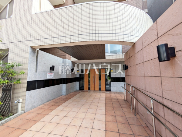 ≪エントランス≫平日のご案内も可能です。お気軽にお問合せ下さいませ。 【ミオカステーロ狛江アンバーコート】 ≪エントランス≫平日のご案内も可能です。お気軽にお問合せ下さいませ。 【ミオカステーロ狛江アンバーコート】