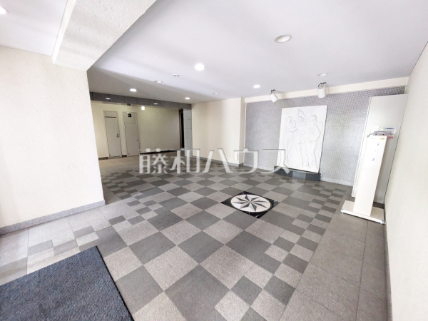 ≪ロビー≫上質感漂うロビーは居住者の帰り、訪れる方を優しく迎える、安らぎに満ちた空間を予感させます。【ミオカステーロ狛江アンバーコート】 ≪ロビー≫上質感漂うロビーは居住者の帰り、訪れる方を優しく迎える、安らぎに満ちた空間を予感させます。【ミオカステーロ狛江アンバーコート】