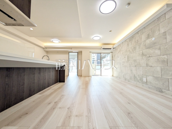 ≪リビング≫約21帖のゆったりリビング。家族でテーブルを囲む素敵な時間をお愉しみ下さい。 【ミオカステーロ狛江アンバーコート】 ≪リビング≫約21帖のゆったりリビング。家族でテーブルを囲む素敵な時間をお愉しみ下さい。 【ミオカステーロ狛江アンバーコート】