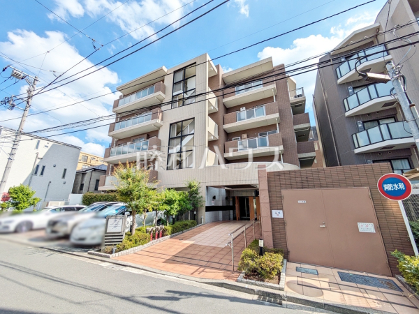 ≪外観≫ペットと暮らす生活。一緒にお散歩へ行く時間が何より癒しのひと時となります。(細則有) 【ミオカステーロ狛江アンバーコート】 ≪外観≫ペットと暮らす生活。一緒にお散歩へ行く時間が何より癒しのひと時となります。(細則有) 【ミオカステーロ狛江アンバーコート】