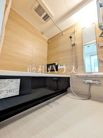 ≪浴室≫足を伸ばして入れるバスタブで、ゆっくり一日の疲れを癒して下さい。 【ミオカステーロ狛江アンバーコート】 ≪浴室≫足を伸ばして入れるバスタブで、ゆっくり一日の疲れを癒して下さい。 【ミオカステーロ狛江アンバーコート】