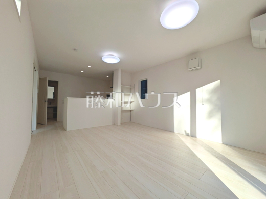 1号棟 リビング 【府中市四谷2丁目】