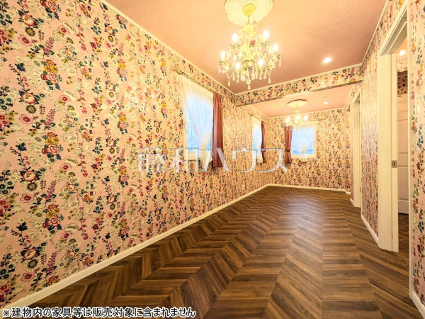 居室 【府中市八幡町2丁目】木目が美しいウッディなフローリング。 居室 【府中市八幡町2丁目】木目が美しいウッディなフローリング。