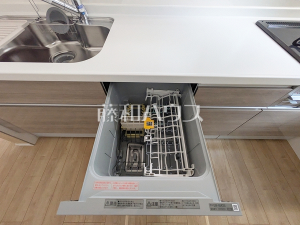 まとめ洗いができ、乾燥まで行ってくれる食器洗い乾燥機で食事の後片付けが楽になります。 【練馬区三原台2丁目】 まとめ洗いができ、乾燥まで行ってくれる食器洗い乾燥機で食事の後片付けが楽になります。 【練馬区三原台2丁目】