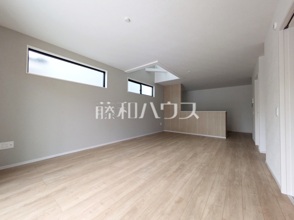 対面キッチンを採用したリビングは明るく開放感を主として設計しました。 【練馬区三原台2丁目】 対面キッチンを採用したリビングは明るく開放感を主として設計しました。 【練馬区三原台2丁目】